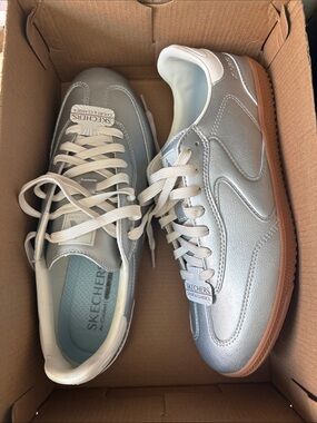 Skechers women’s hotshot perfectly polished metallic silver
